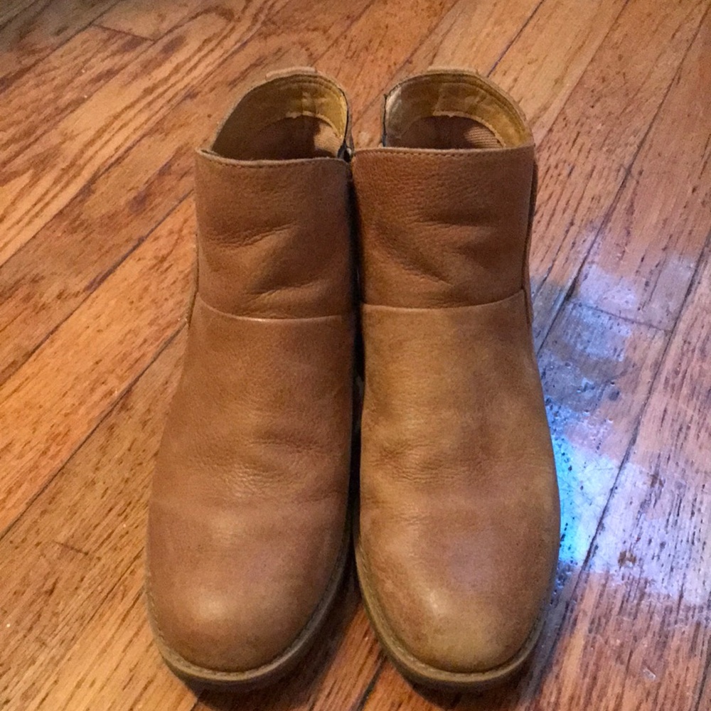 Timberland ankle booties in wheat leather.